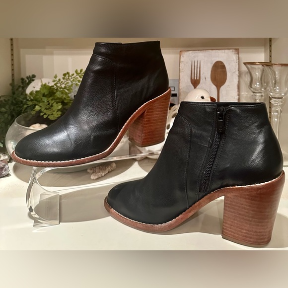EUC Loeffler  Randall “Ella” Black Leather Ankle Boot. Size 6.5 - Picture 8 of 13